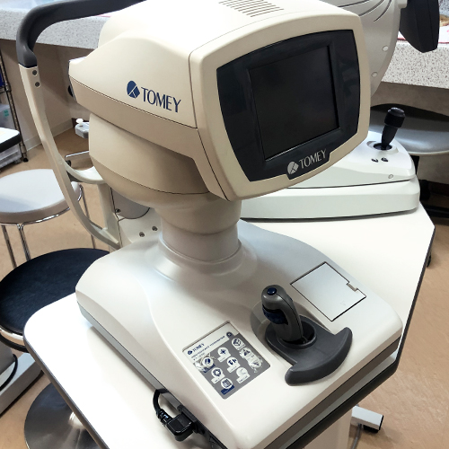 眼科診察の眼圧検査